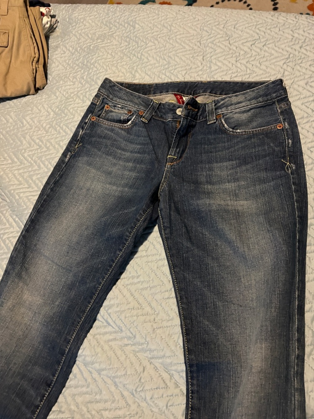 Lucky Brand Women’s Straight Leg Jeans in Light, Medium and Dark Blue. 3 pairs - Picture 9 of 11